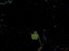 गुलाबी अंडरवियर में हॉट एमेच्योर कुतिया अपने प्रेमी के बड़े डिक को चूस रही है, जबकि कैमरे के सामने
