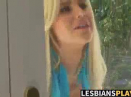 लाल बालों के साथ बिग टिट्ड गोरी महिला, ब्रेन्या वेब कैम पर सेक्स कर रही है।